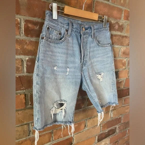 LEVI’S 501 distressed mid thigh shorts button fly light wash denim size 25 - Picture 2 of 6